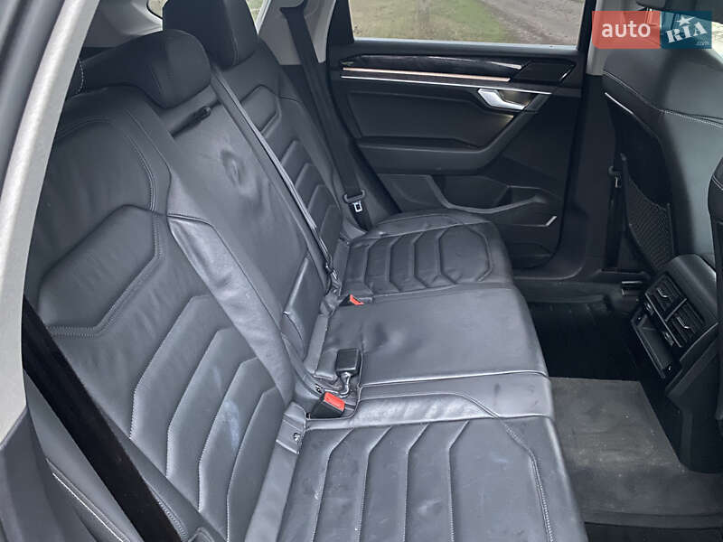 Позашляховик / Кросовер Volkswagen Touareg 2020 в Дніпрі