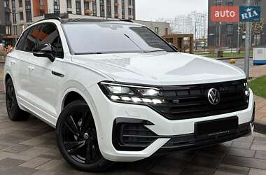 Позашляховик / Кросовер Volkswagen Touareg 2022 в Києві