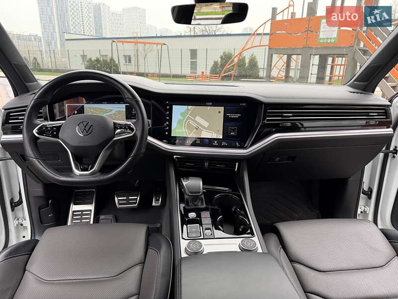 Позашляховик / Кросовер Volkswagen Touareg 2022 в Києві
