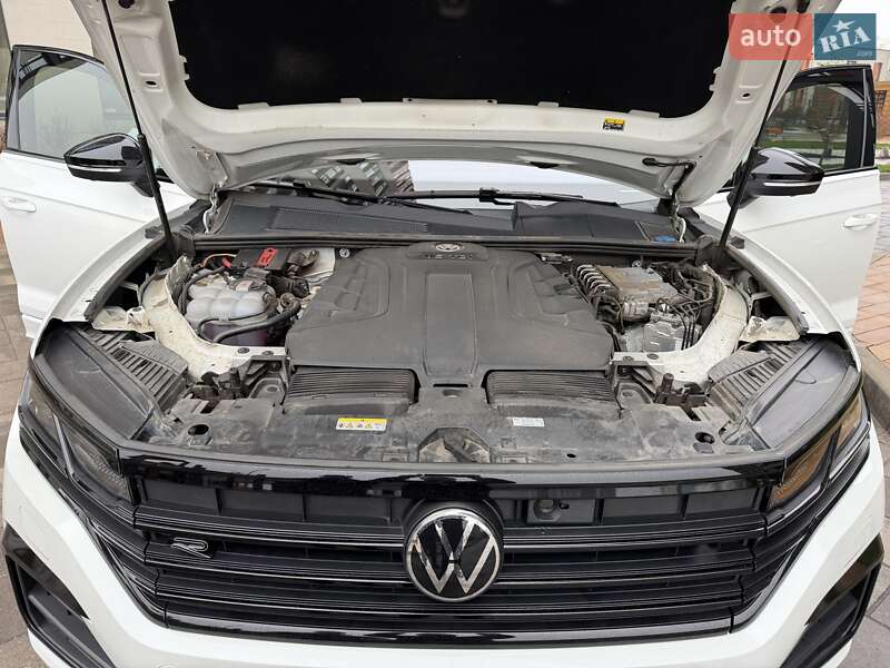 Позашляховик / Кросовер Volkswagen Touareg 2022 в Києві