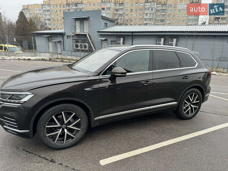 Позашляховик / Кросовер Volkswagen Touareg 2021 в Львові