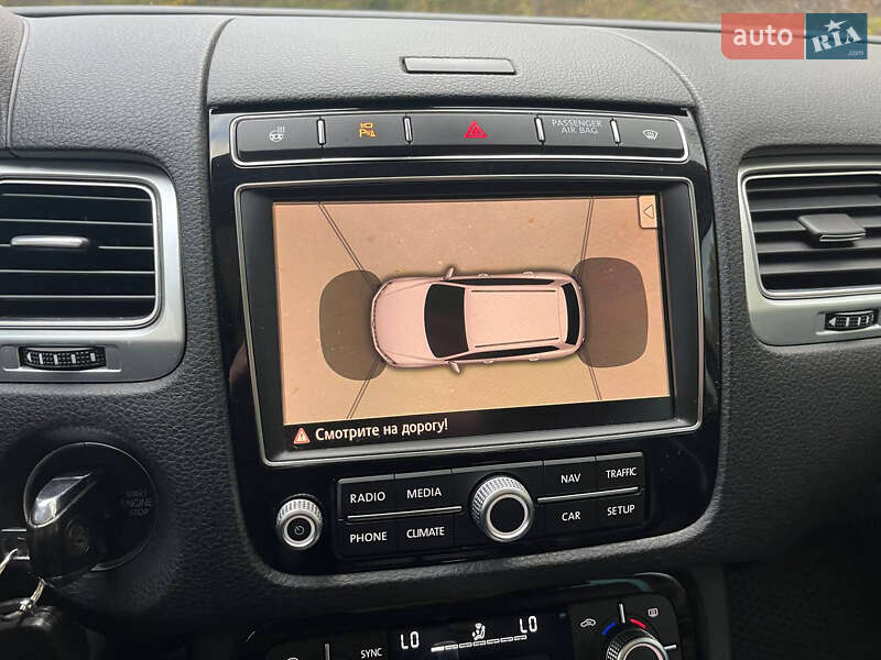 Внедорожник / Кроссовер Volkswagen Touareg 2014 в Киеве