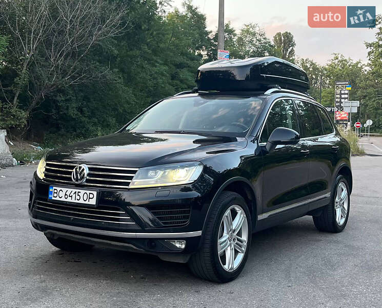 Внедорожник / Кроссовер Volkswagen Touareg 2014 в Киеве