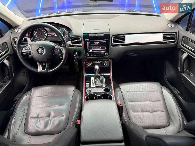 Позашляховик / Кросовер Volkswagen Touareg 2013 в Запоріжжі