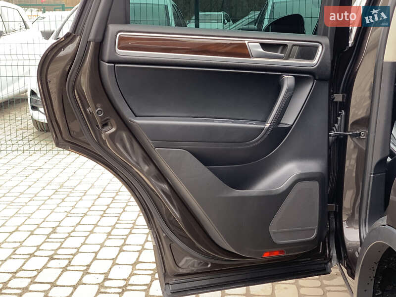 Позашляховик / Кросовер Volkswagen Touareg 2014 в Бердичеві