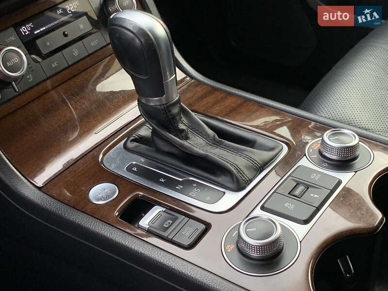 Позашляховик / Кросовер Volkswagen Touareg 2014 в Бердичеві