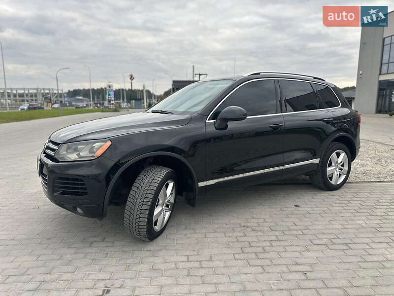 Внедорожник / Кроссовер Volkswagen Touareg 2012 в Львове