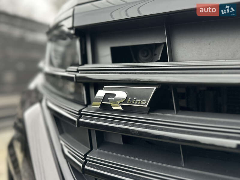 Позашляховик / Кросовер Volkswagen Touareg 2019 в Луцьку