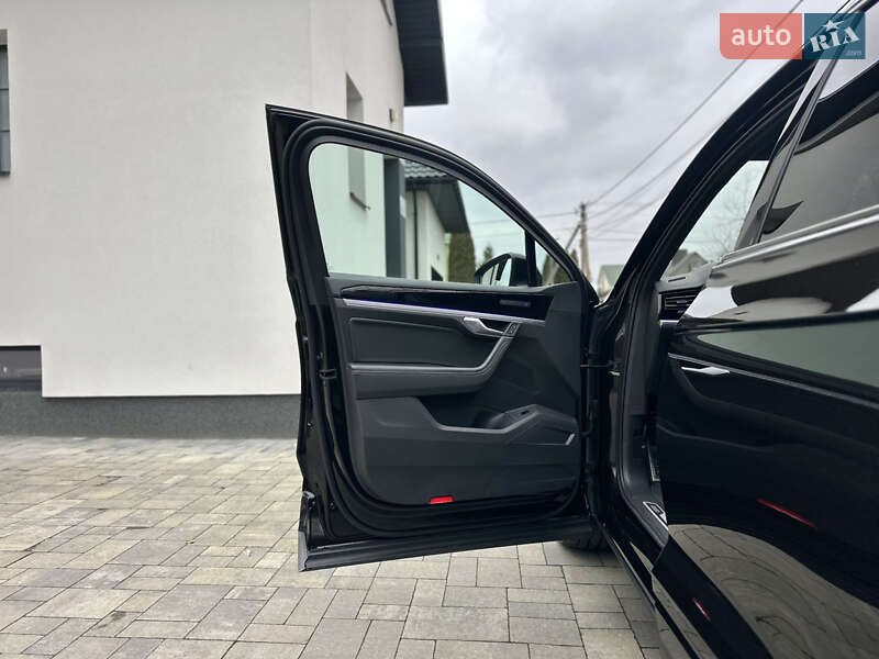 Позашляховик / Кросовер Volkswagen Touareg 2019 в Луцьку