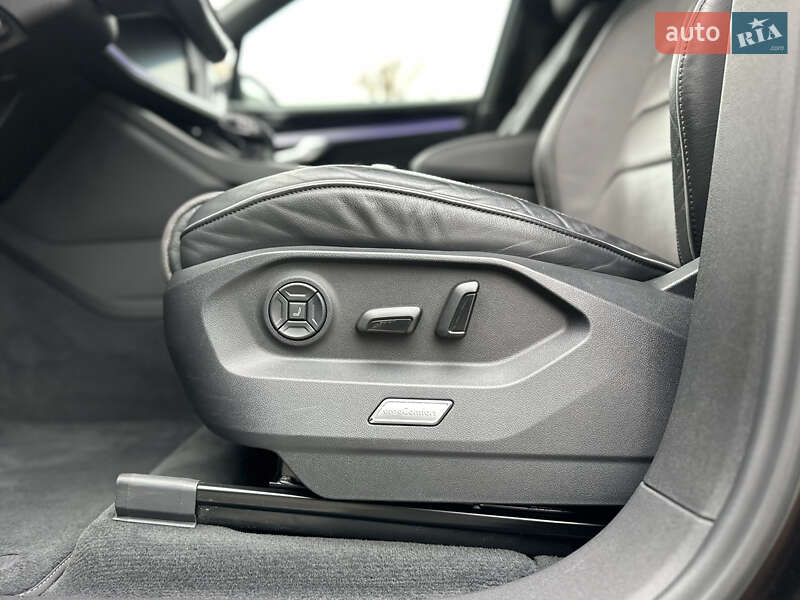 Позашляховик / Кросовер Volkswagen Touareg 2019 в Луцьку