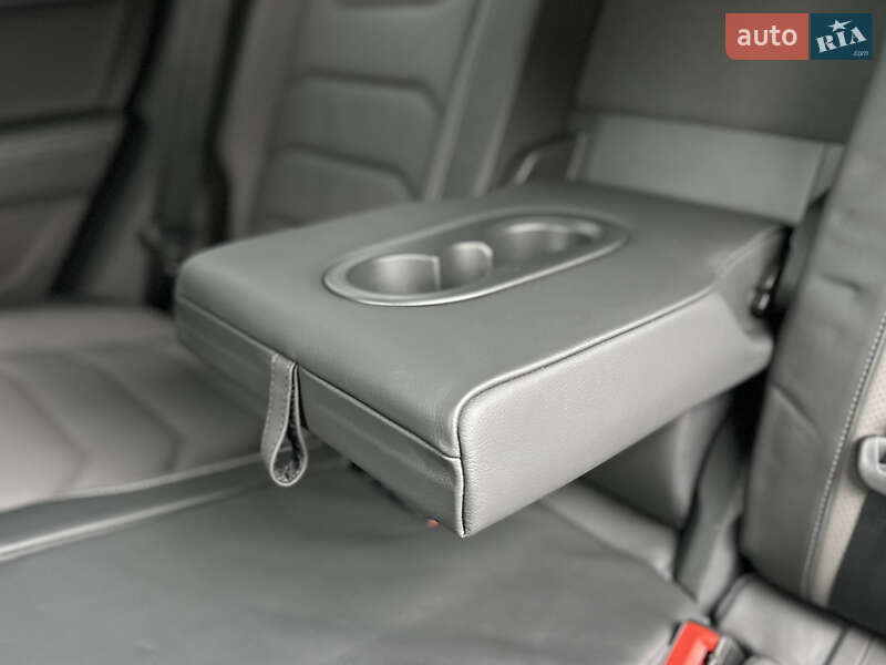 Позашляховик / Кросовер Volkswagen Touareg 2019 в Луцьку