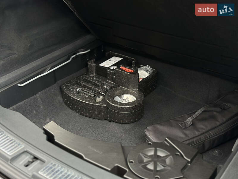 Позашляховик / Кросовер Volkswagen Touareg 2019 в Луцьку