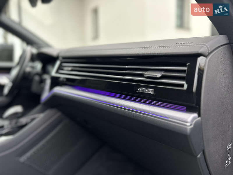 Позашляховик / Кросовер Volkswagen Touareg 2019 в Луцьку