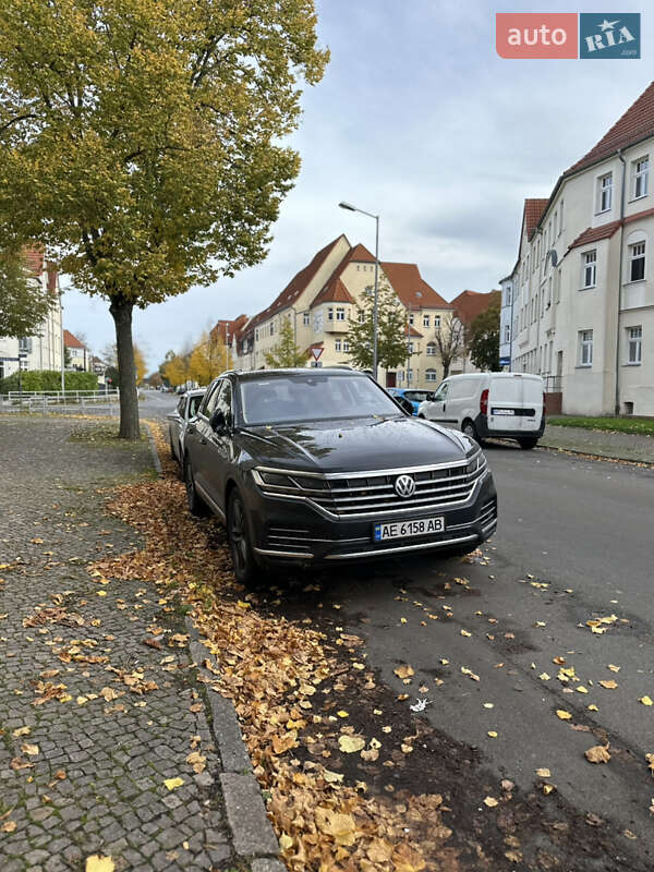 Внедорожник / Кроссовер Volkswagen Touareg 2018 в Днепре