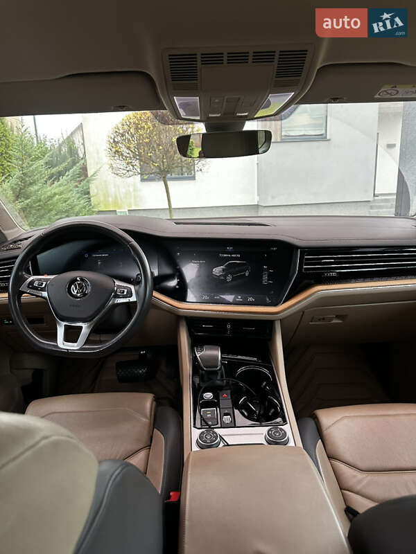 Внедорожник / Кроссовер Volkswagen Touareg 2018 в Днепре