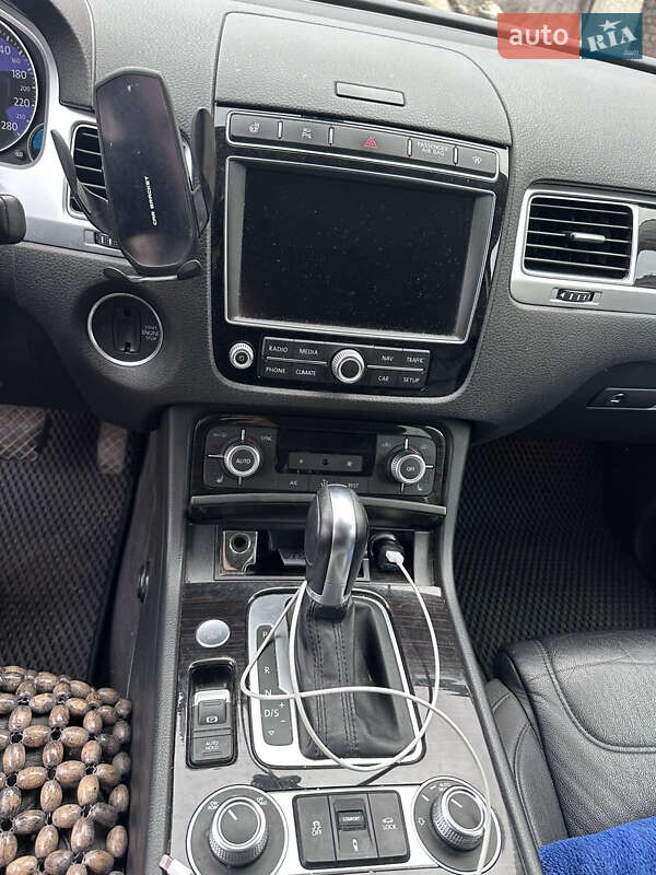 Внедорожник / Кроссовер Volkswagen Touareg 2016 в Киеве