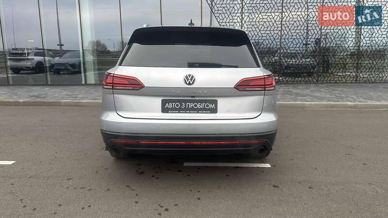Позашляховик / Кросовер Volkswagen Touareg 2020 в Києві