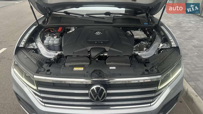 Позашляховик / Кросовер Volkswagen Touareg 2020 в Києві