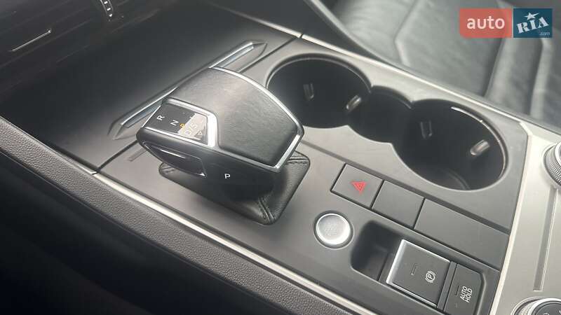 Позашляховик / Кросовер Volkswagen Touareg 2020 в Києві