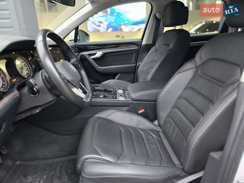 Позашляховик / Кросовер Volkswagen Touareg 2021 в Одесі