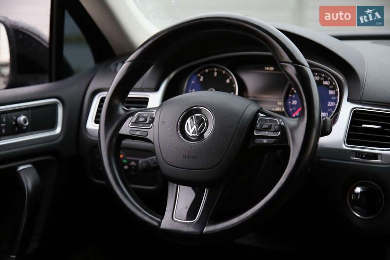 Позашляховик / Кросовер Volkswagen Touareg 2015 в Харкові фото 14 Позашляховик / Кросовер Volkswagen Touareg 2015 в Харкові