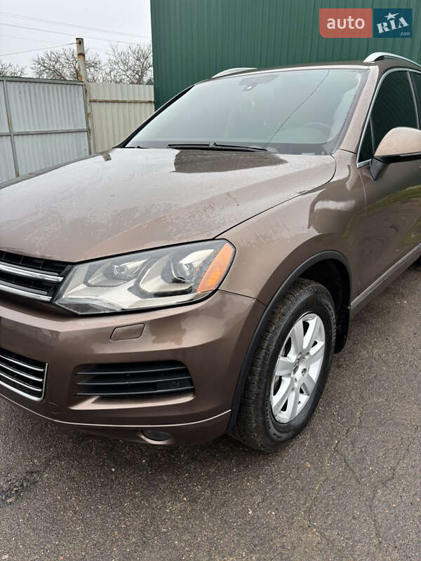 Позашляховик / Кросовер Volkswagen Touareg 2011 в Долинській