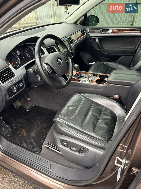 Позашляховик / Кросовер Volkswagen Touareg 2011 в Долинській