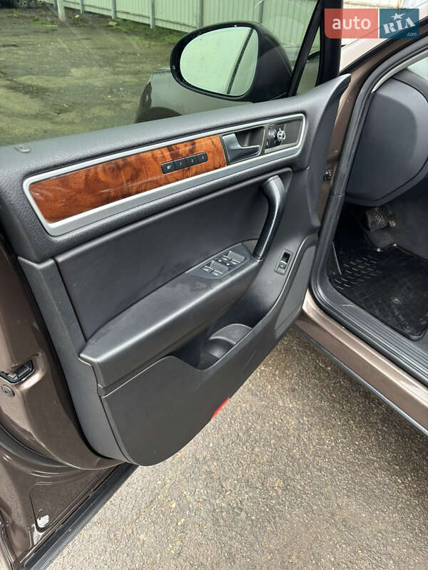 Позашляховик / Кросовер Volkswagen Touareg 2011 в Долинській