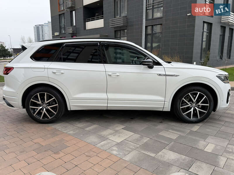 Внедорожник / Кроссовер Volkswagen Touareg 2018 в Киеве