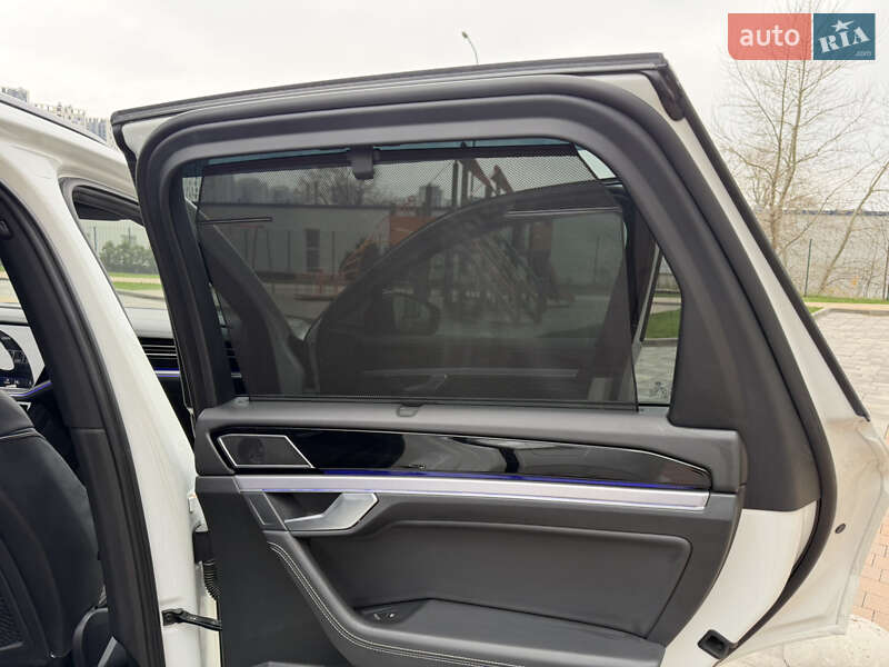 Внедорожник / Кроссовер Volkswagen Touareg 2018 в Киеве