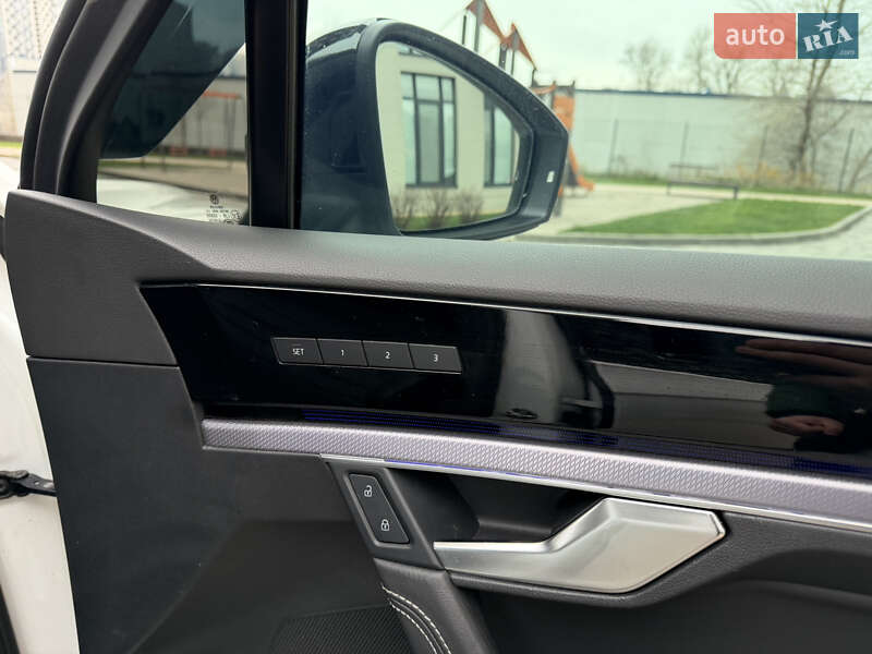 Внедорожник / Кроссовер Volkswagen Touareg 2018 в Киеве