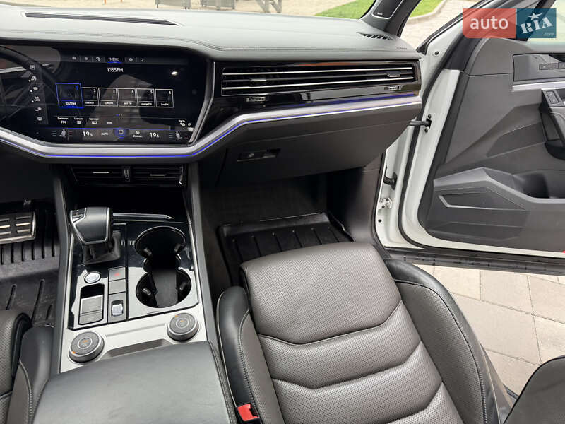 Внедорожник / Кроссовер Volkswagen Touareg 2018 в Киеве