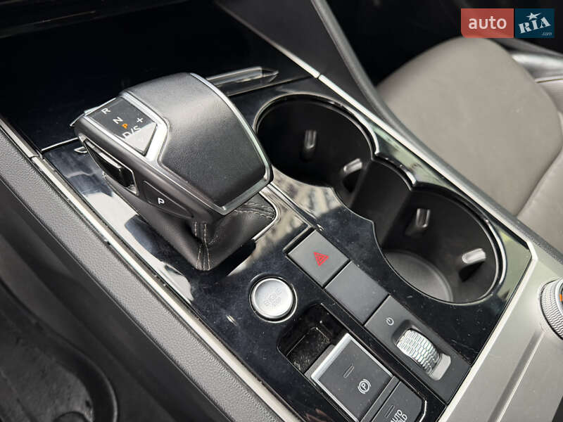 Внедорожник / Кроссовер Volkswagen Touareg 2018 в Киеве