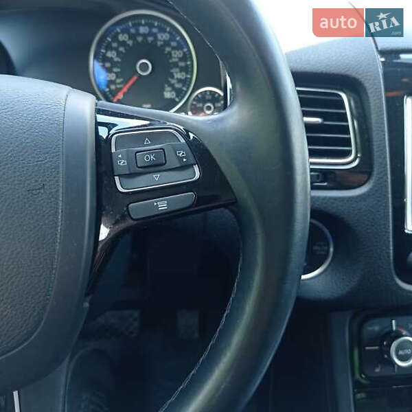 Позашляховик / Кросовер Volkswagen Touareg 2014 в Києві