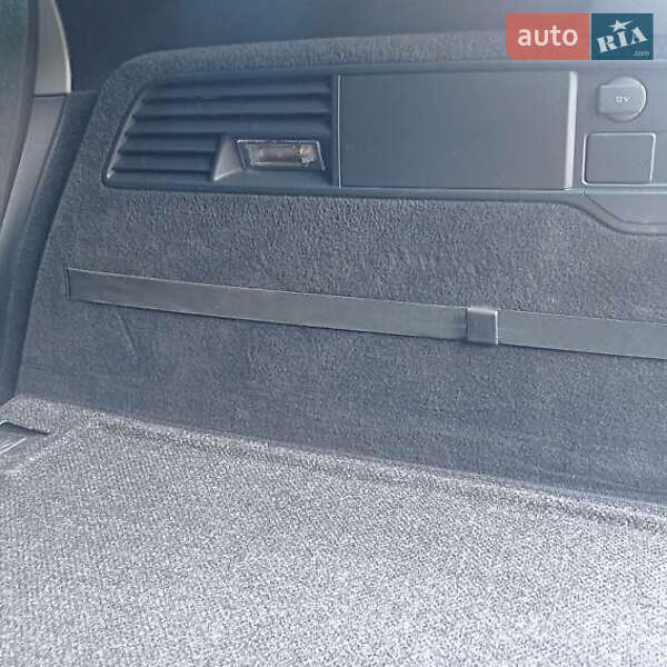 Позашляховик / Кросовер Volkswagen Touareg 2014 в Києві