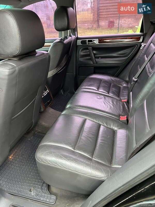 Внедорожник / Кроссовер Volkswagen Touareg 2003 в Косове