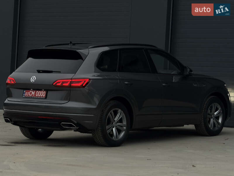 Позашляховик / Кросовер Volkswagen Touareg 2019 в Дубні