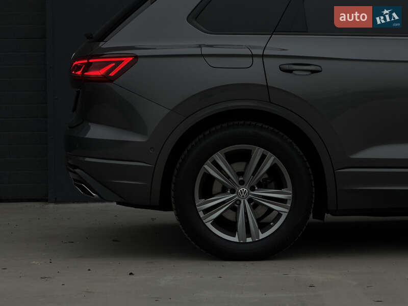 Позашляховик / Кросовер Volkswagen Touareg 2019 в Дубні