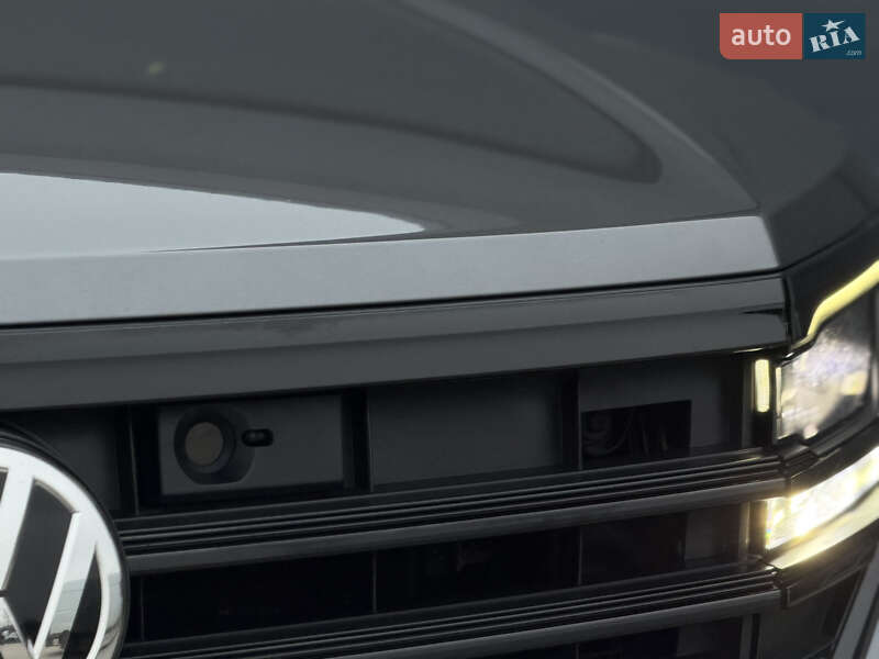 Позашляховик / Кросовер Volkswagen Touareg 2019 в Дубні