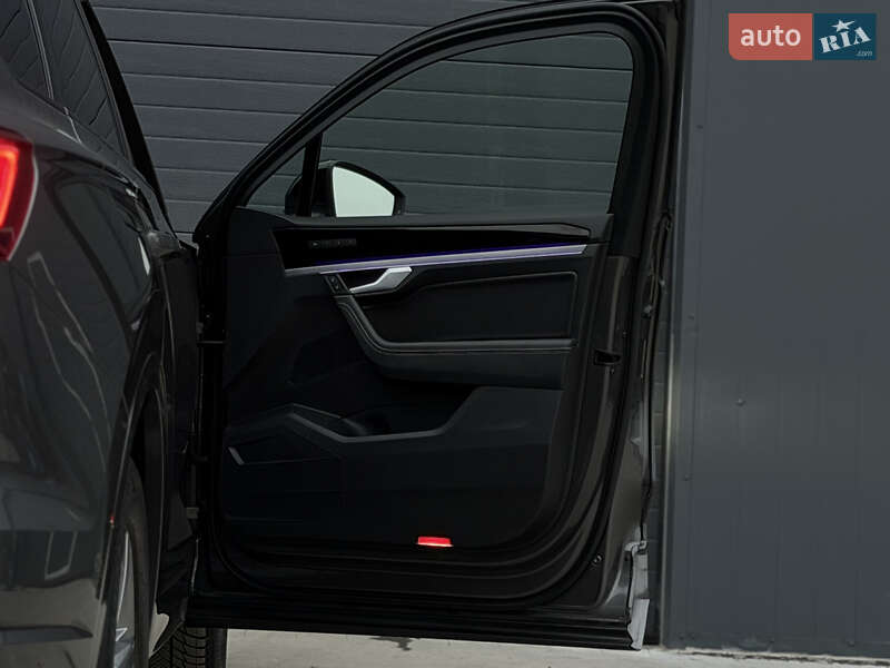 Позашляховик / Кросовер Volkswagen Touareg 2019 в Дубні