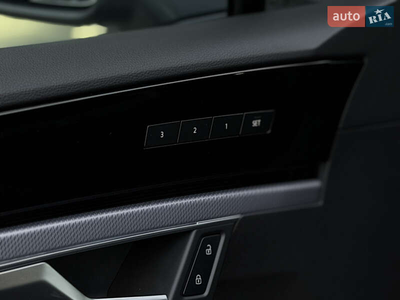 Позашляховик / Кросовер Volkswagen Touareg 2019 в Дубні