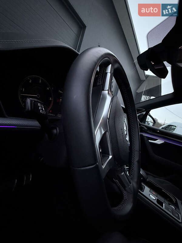 Позашляховик / Кросовер Volkswagen Touareg 2019 в Дубні