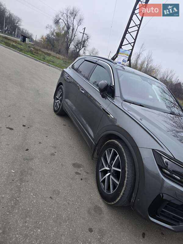 Позашляховик / Кросовер Volkswagen Touareg 2021 в Апостоловому