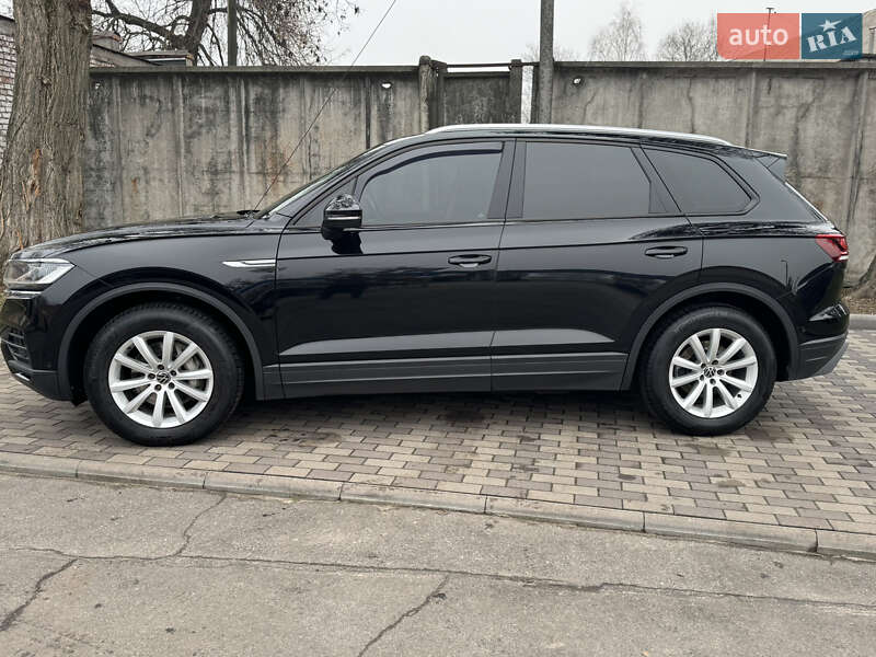 Позашляховик / Кросовер Volkswagen Touareg 2020 в Києві