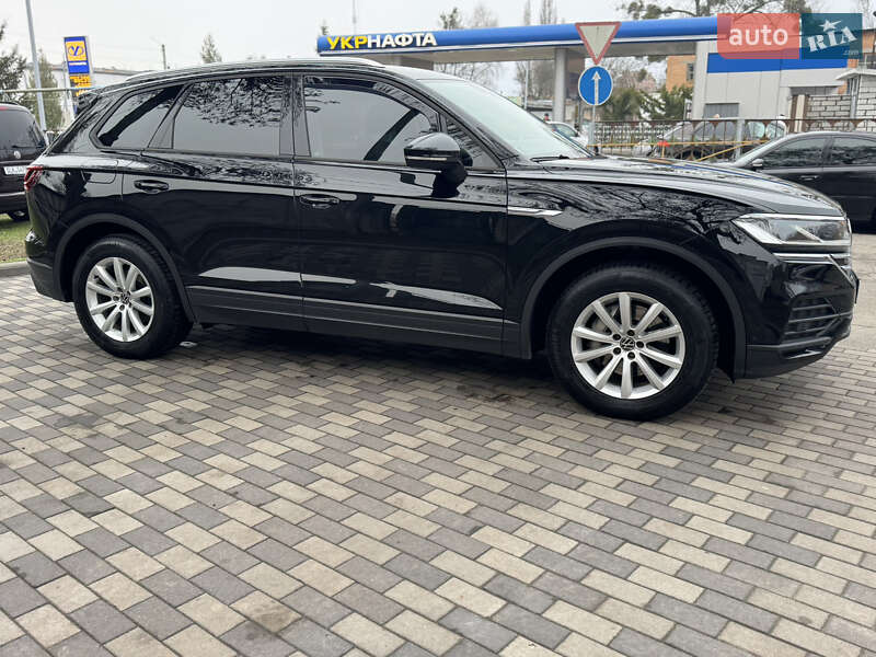 Позашляховик / Кросовер Volkswagen Touareg 2020 в Києві