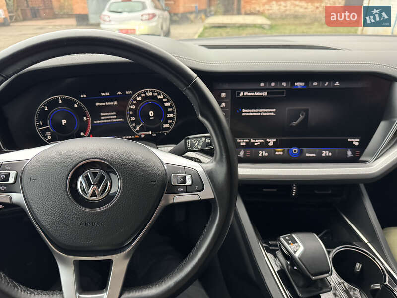 Позашляховик / Кросовер Volkswagen Touareg 2020 в Києві