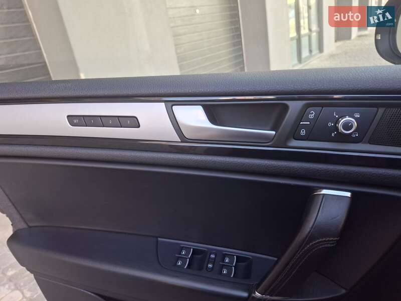 Позашляховик / Кросовер Volkswagen Touareg 2011 в Хмельницькому фото 31 Позашляховик / Кросовер Volkswagen Touareg 2011 в Хмельницькому