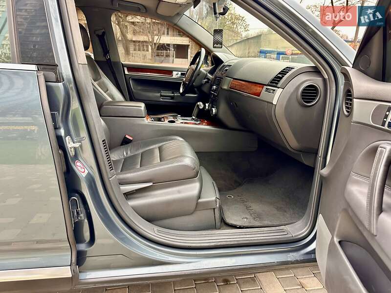 Внедорожник / Кроссовер Volkswagen Touareg 2006 в Одессе