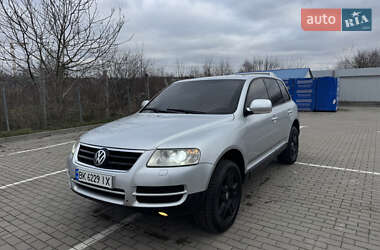 Внедорожник / Кроссовер Volkswagen Touareg 2003 в Дубно