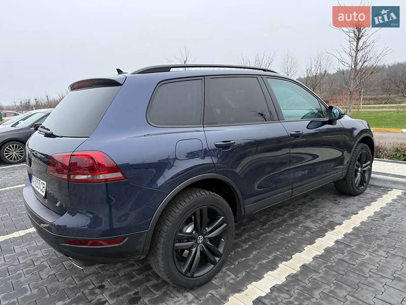 Позашляховик / Кросовер Volkswagen Touareg 2011 в Ірпені